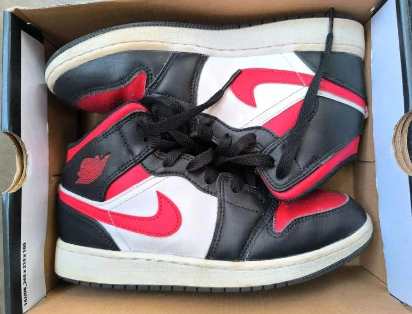 Nike Air Jordan 1 Mid Alternate Bred Cuir – T37,5 – Excellent État – Avec Boîte